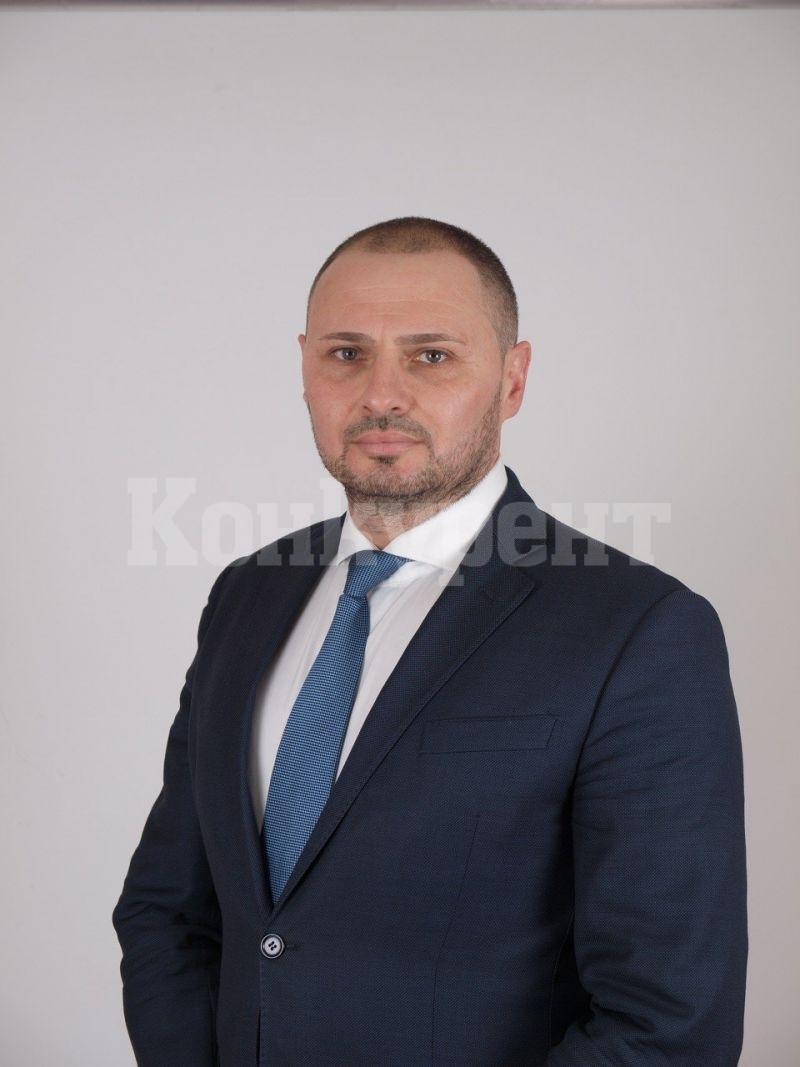 Депутатът Красен Кръстев с голямо дарение за библиотеките в родния си град
